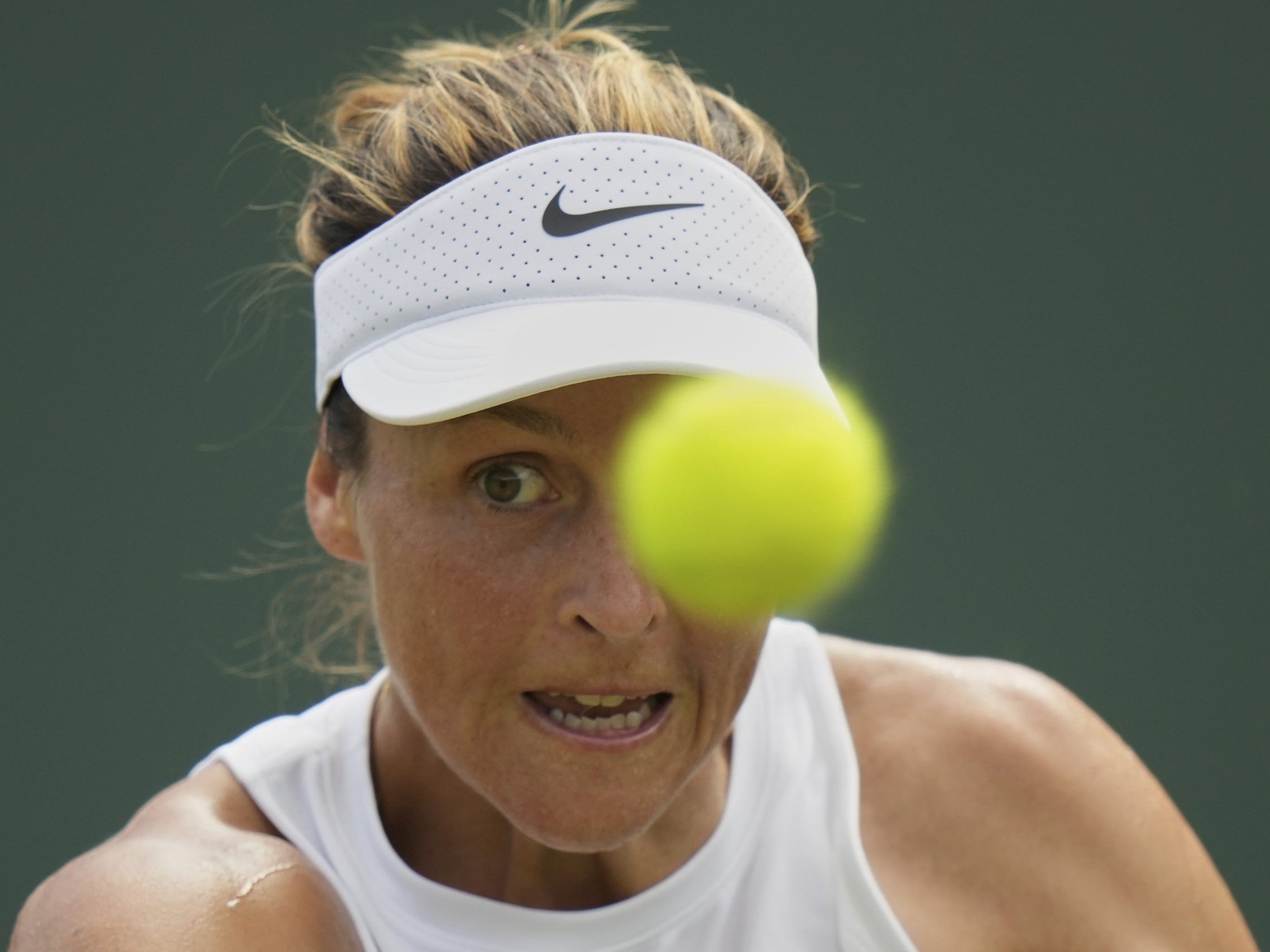 Wimbledon 2025: Tatjana Maria verliert in Hitze, unerwartete Zwischenfälle prägen das Turnier. Ein Lehrstück über menschliche Widerstandsfähigkeit. Wimbledon 2025: Tatjana Maria verliert in Hitze, unerwartete Zwischenfälle prägen das Turnier. Ein Lehrstück über menschliche Widerstandsfähigkeit.