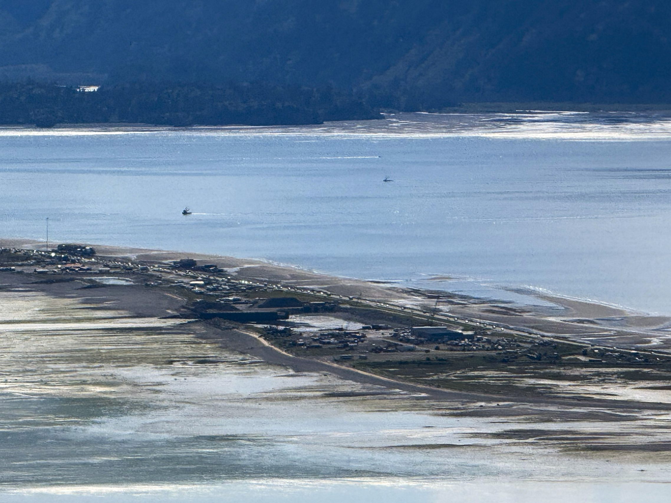 Ein Beben der Stärke 7,3 hat Alaskas Küste erschüttert. Die Behörden gaben eine Tsunami-Warnung für mehrere Orte heraus. Ein Beben der Stärke 7,3 hat Alaskas Küste erschüttert. Die Behörden gaben eine Tsunami-Warnung für mehrere Orte heraus.
