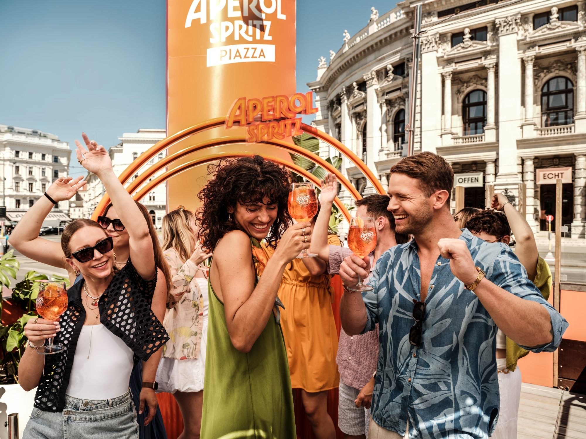 Jetzt mitmachen und gewinnen – für echte Golden-Hour-Momente mit Aperol Spritz: l’unico, per tutti.