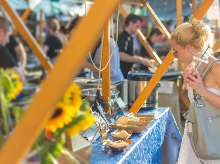 Am Freitag findet das Floridsdorfer Familienfest am Schlingermarkt statt. Am Freitag findet das Floridsdorfer Familienfest am Schlingermarkt statt.