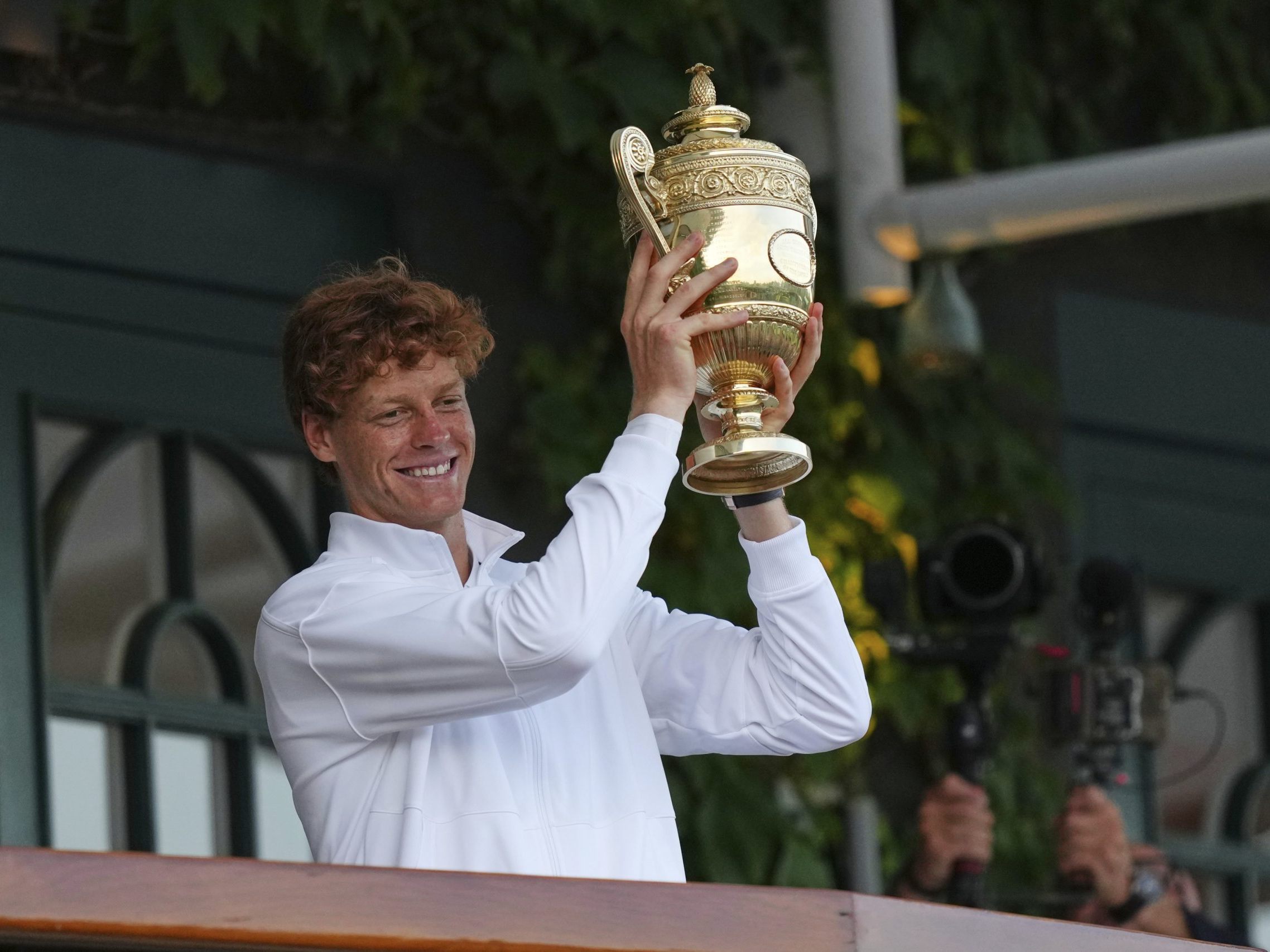 Jannik Sinner holt sich den Sieg in Wimbledon gewonnen. Jannik Sinner holt sich den Sieg in Wimbledon gewonnen.