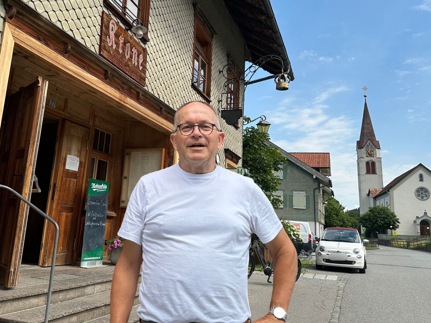 Walter Vögel vor dem Lokal. Ein neuer Pächter wird gesucht. Walter Vögel vor dem Lokal. Ein neuer Pächter wird gesucht.