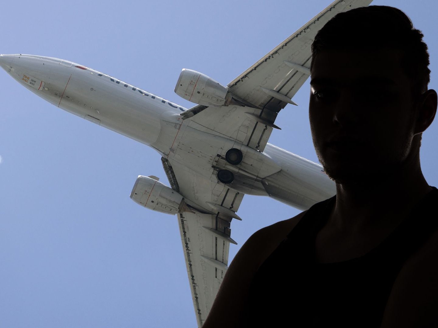 Ermittlungen nach Bombendrohung in Flugzeug – Anti-Terror-Einheit prüft Fall