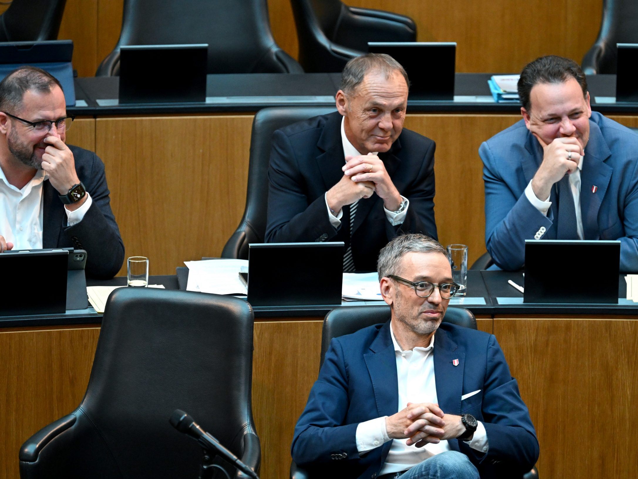 (v.l.) Christian Hafenecker (FPÖ), Peter Wurm (FPÖ), FPÖ-Chef Herbert Kickl und Gerhard Kaniak (FPÖ) im Rahmen einer Sitzung des Nationalrates im Parlament in Wien am Donnerstag, 24. April 2025. (v.l.) Christian Hafenecker (FPÖ), Peter Wurm (FPÖ), FPÖ-Chef Herbert Kickl und Gerhard Kaniak (FPÖ) im Rahmen einer Sitzung des Nationalrates im Parlament in Wien am Donnerstag, 24. April 2025.