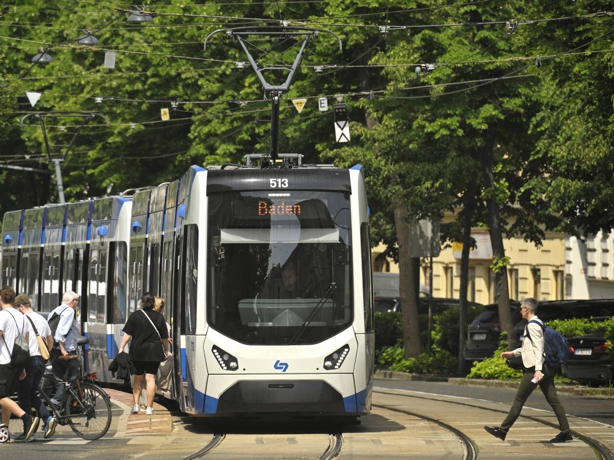 Die Strecke der Badner Bahn wird im Sommer modernisiert.
