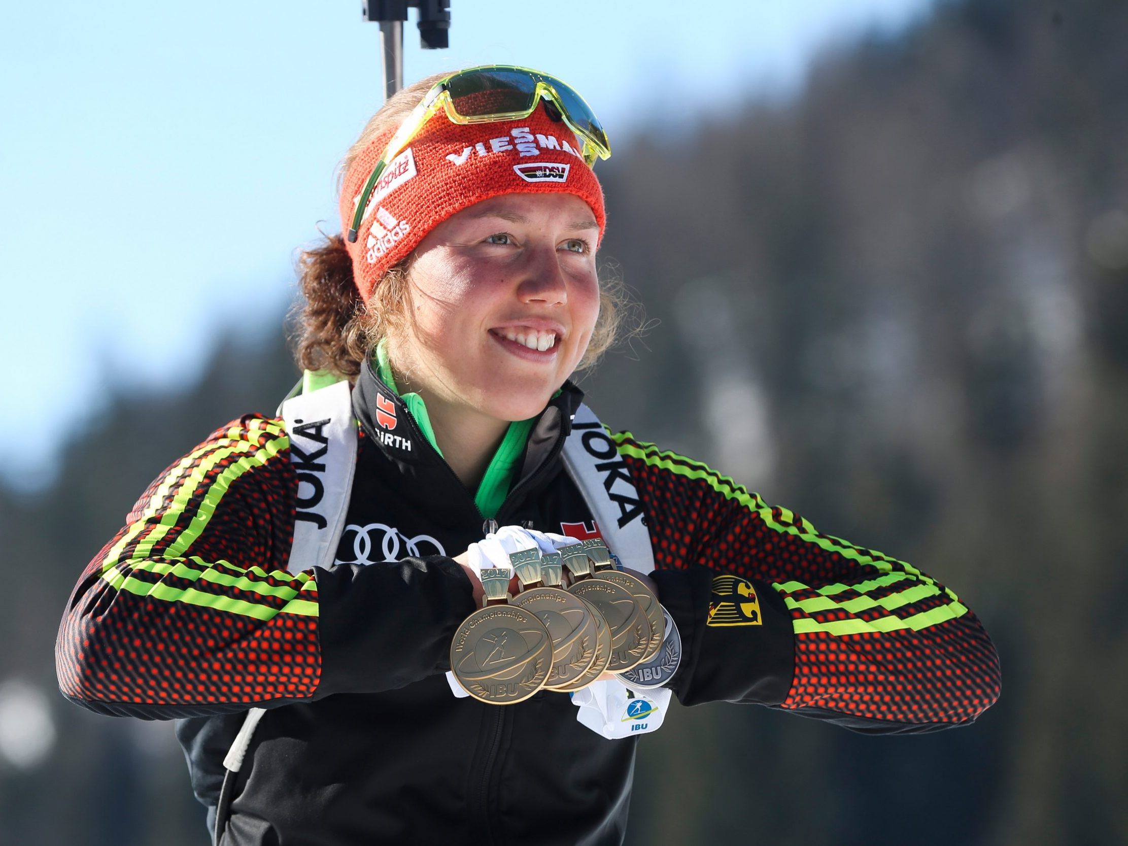 Laut der Nachrichtenagentur AP soll Laura Dahlmeier über Sauerstoff verfügen. Laut der Nachrichtenagentur AP soll Laura Dahlmeier über Sauerstoff verfügen.