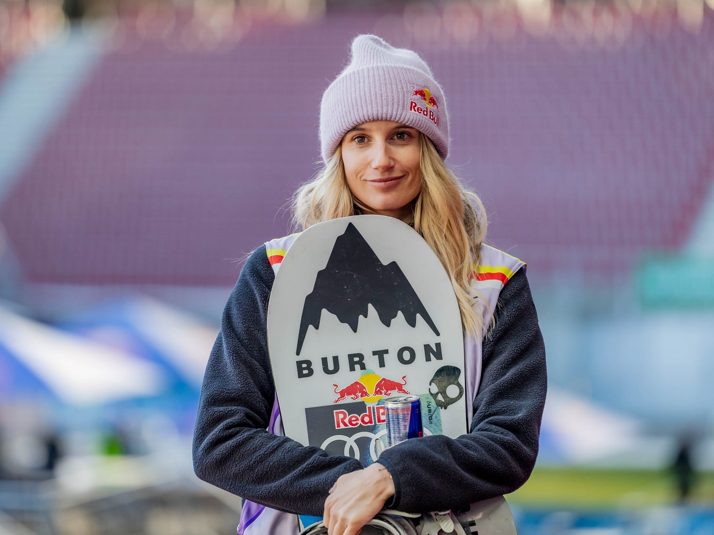 Anna Gasser erlitt beim Surfen eine Schulterluxation.