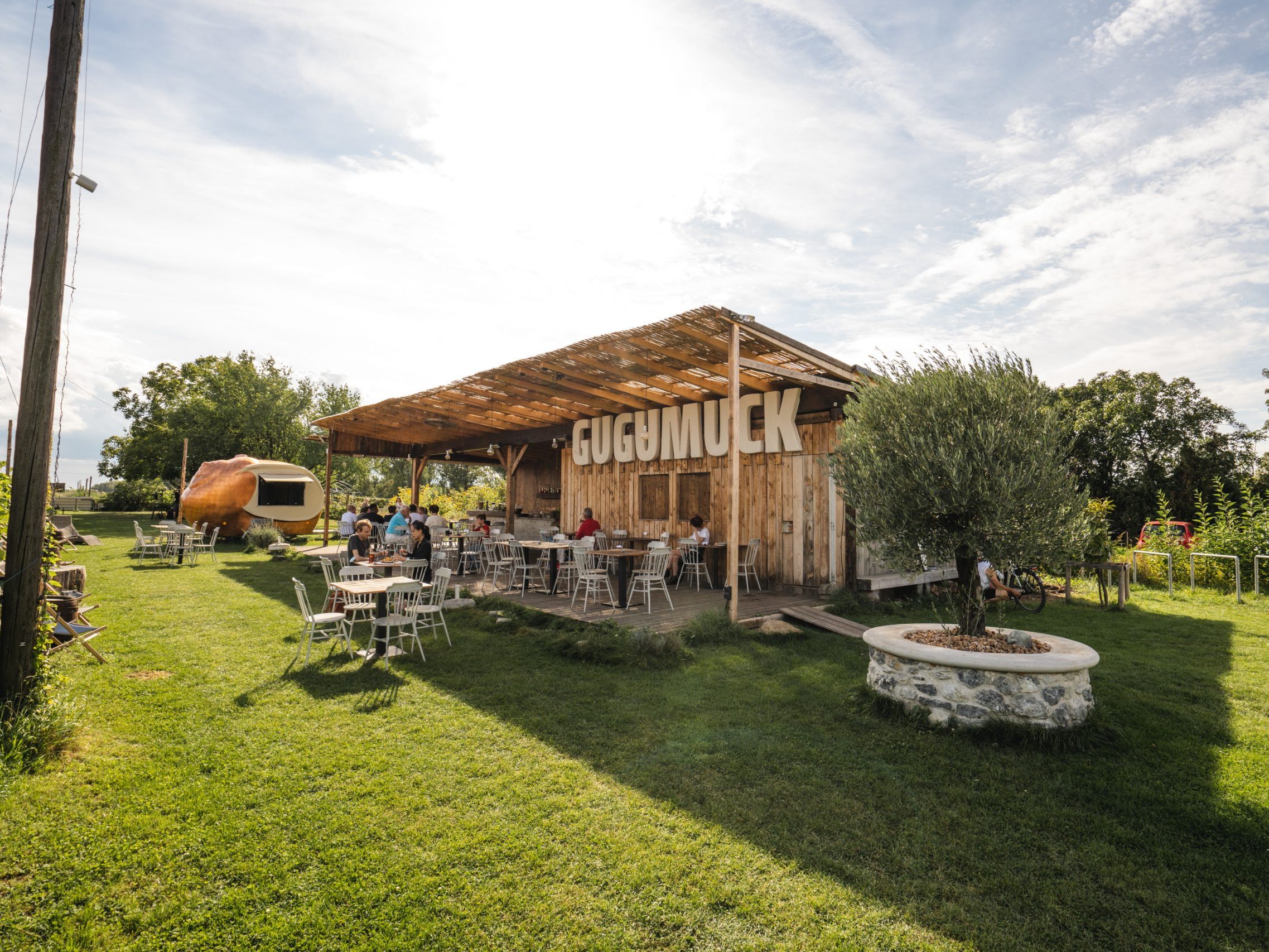 Gugumuck's Gartenbar lädt zur Jubiläumsparty. Gugumuck's Gartenbar lädt zur Jubiläumsparty.