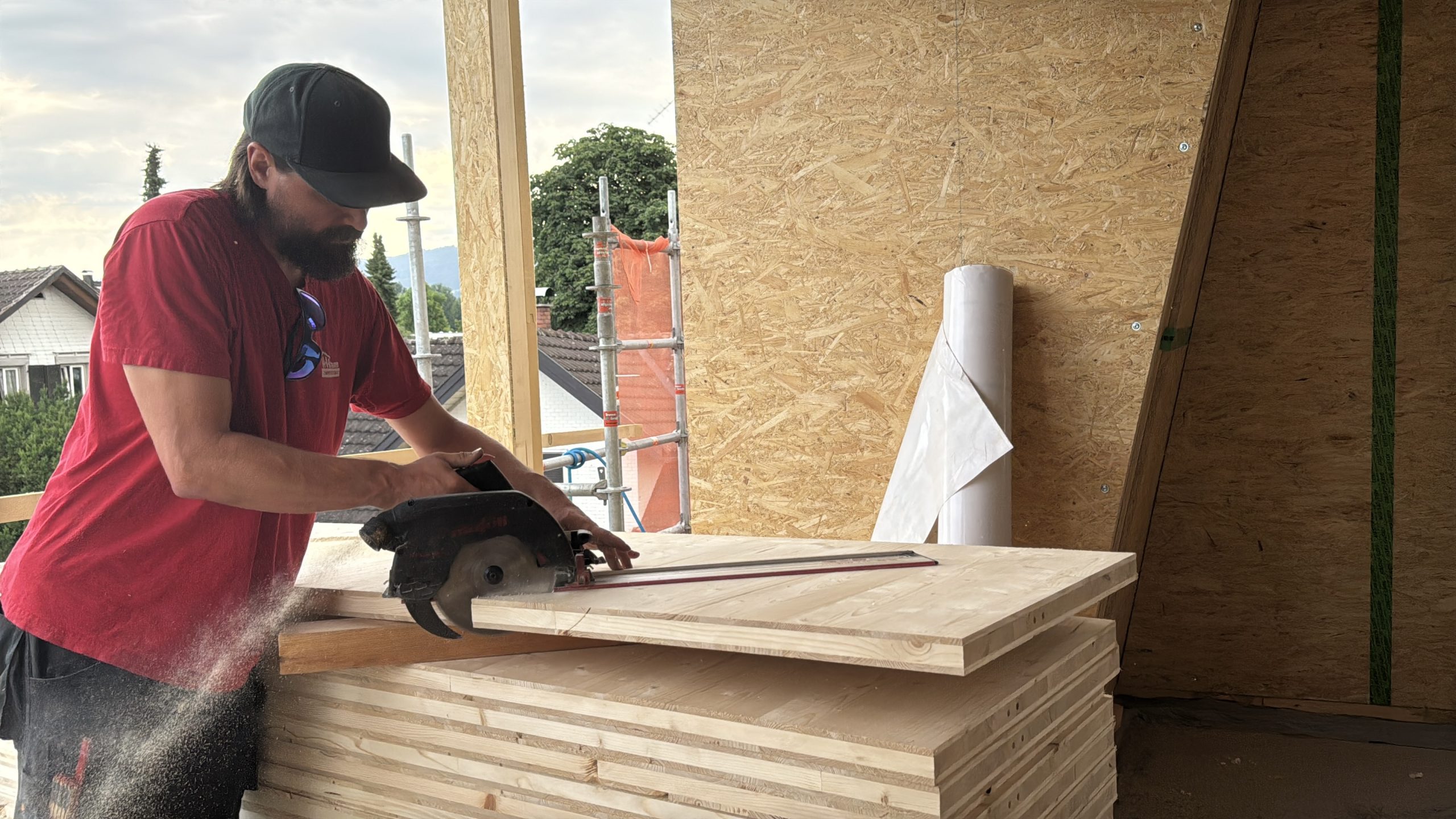 Bauen geht ohne Lärm nicht. Deswegen ist kein früherer Start am Morgen möglich. Bauen geht ohne Lärm nicht. Deswegen ist kein früherer Start am Morgen möglich.