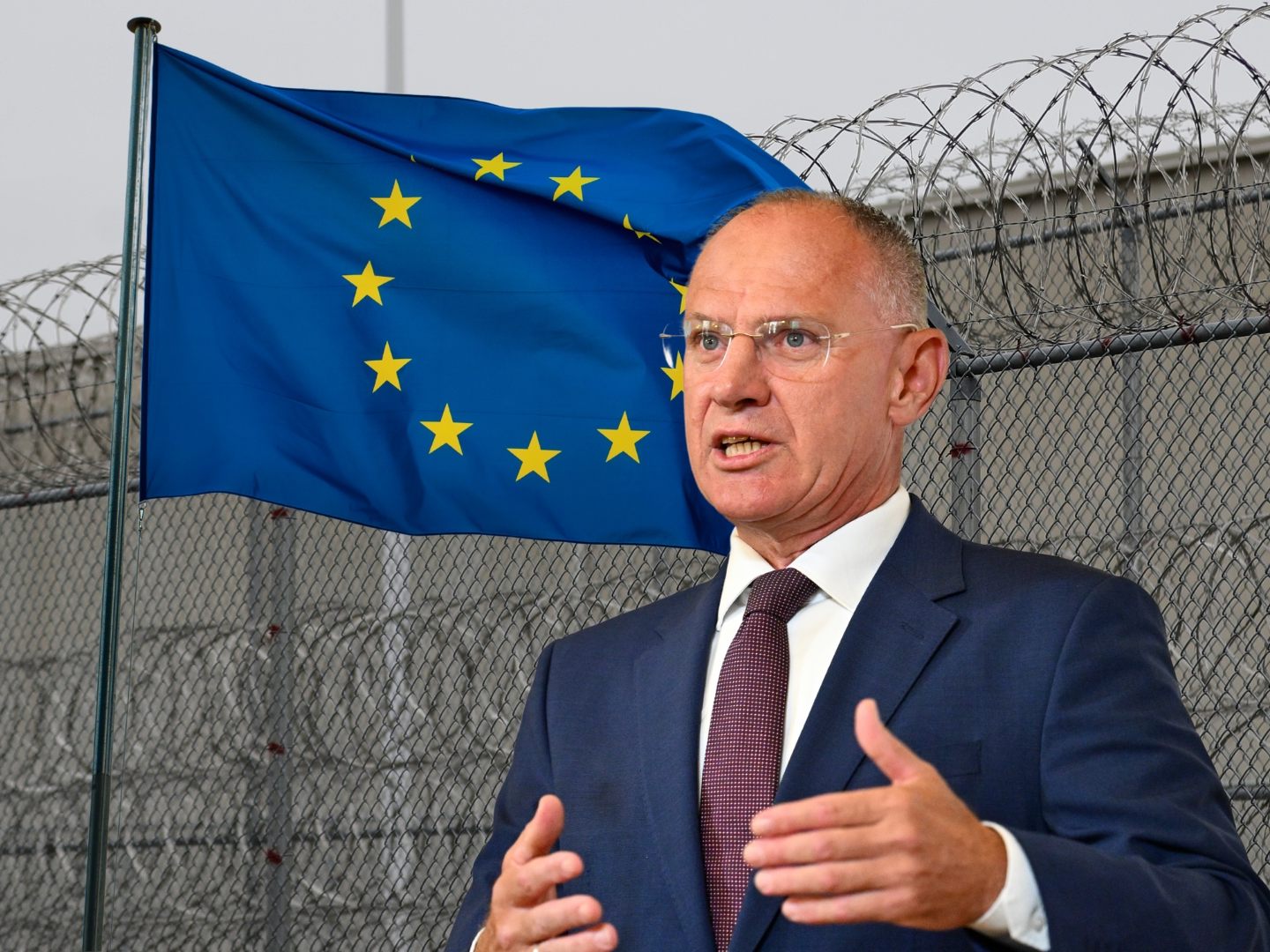 Innenminister Gerhard Karner (ÖVP) fordert bei EU-Treffen in Kopenhagen raschere Abschiebungen und Asylverfahren in sicheren Drittstaaten. Innenminister Gerhard Karner (ÖVP) fordert bei EU-Treffen in Kopenhagen raschere Abschiebungen und Asylverfahren in sicheren Drittstaaten.