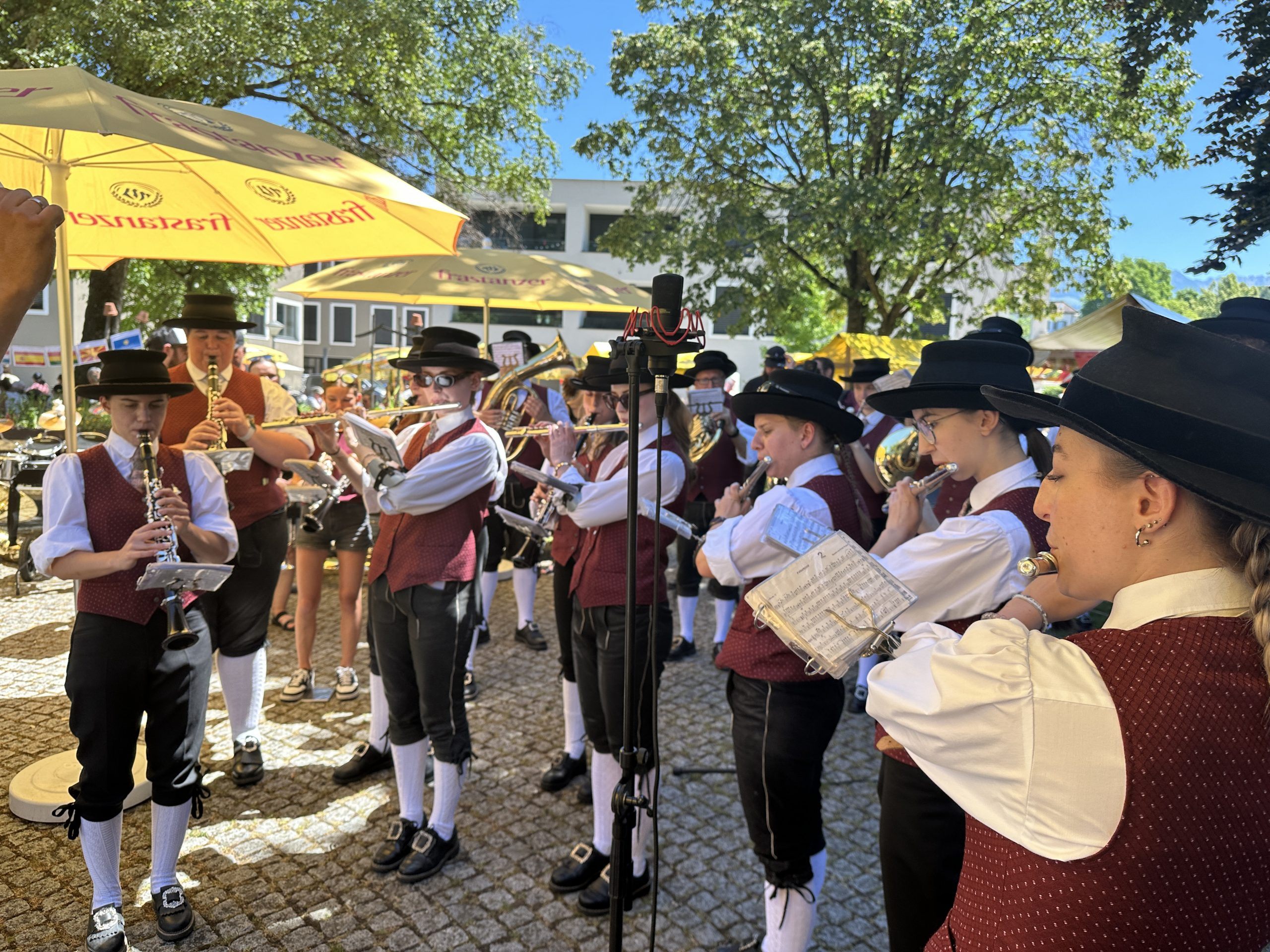 Beim Kulturtreff Frastanz erwartete die Bevölkerung ein buntes Programm mit Musik, Kulinarik und persönlichen Geschichten von Mitbürgerinnen und Mitbürgern aus verschiedenen Nationen. Beim Kulturtreff Frastanz erwartete die Bevölkerung ein buntes Programm mit Musik, Kulinarik und persönlichen Geschichten von Mitbürgerinnen und Mitbürgern aus verschiedenen Nationen.