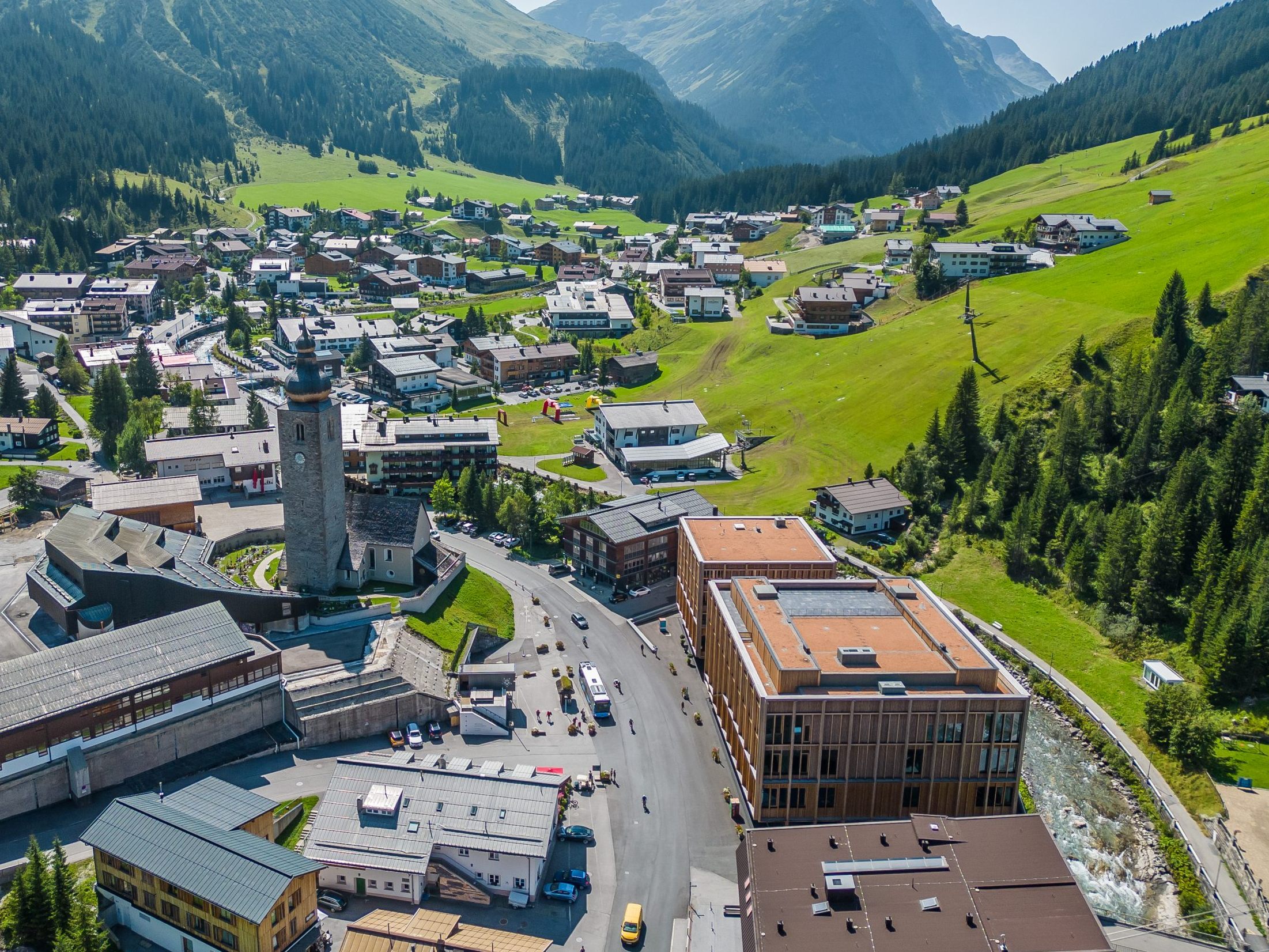 Ein Sitz der Vermögensverwaltungsgesellschaft ist in Lech.