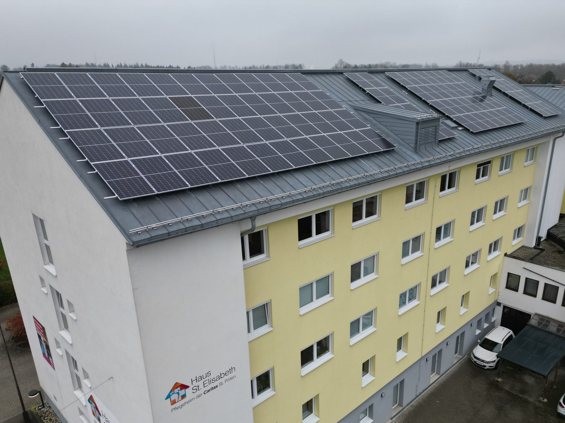Die Photovoltaikanlage am Caritas Pflegeheim Haus St. Elisabeth in St. Pölten.