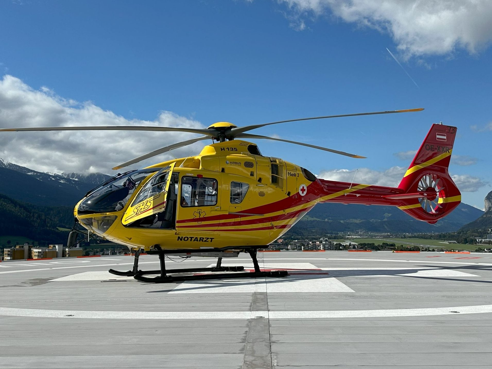 Ein Rettungshubschrauber von S.H.S., der jetzt zur Vorarlberger Firmengruppe Wucher gehört. Ein Rettungshubschrauber von S.H.S., der jetzt zur Vorarlberger Firmengruppe Wucher gehört.