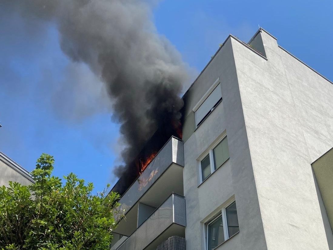 Die Rauchsäule war weithin zu sehen.