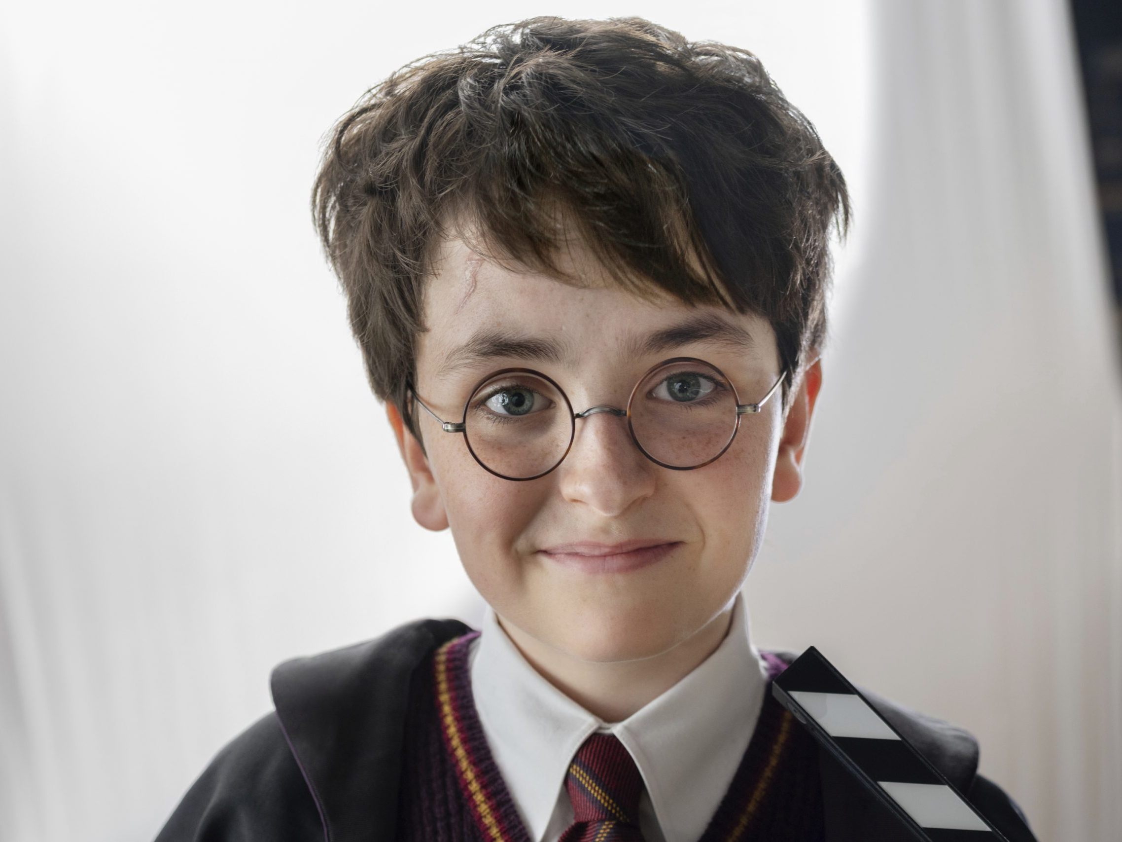 HBO enthüllt neue Harry Potter Serie mit Dominic McLaughlin als Harry. Das erste Bild wurde nun veröffentlicht! HBO enthüllt neue Harry Potter Serie mit Dominic McLaughlin als Harry. Das erste Bild wurde nun veröffentlicht!