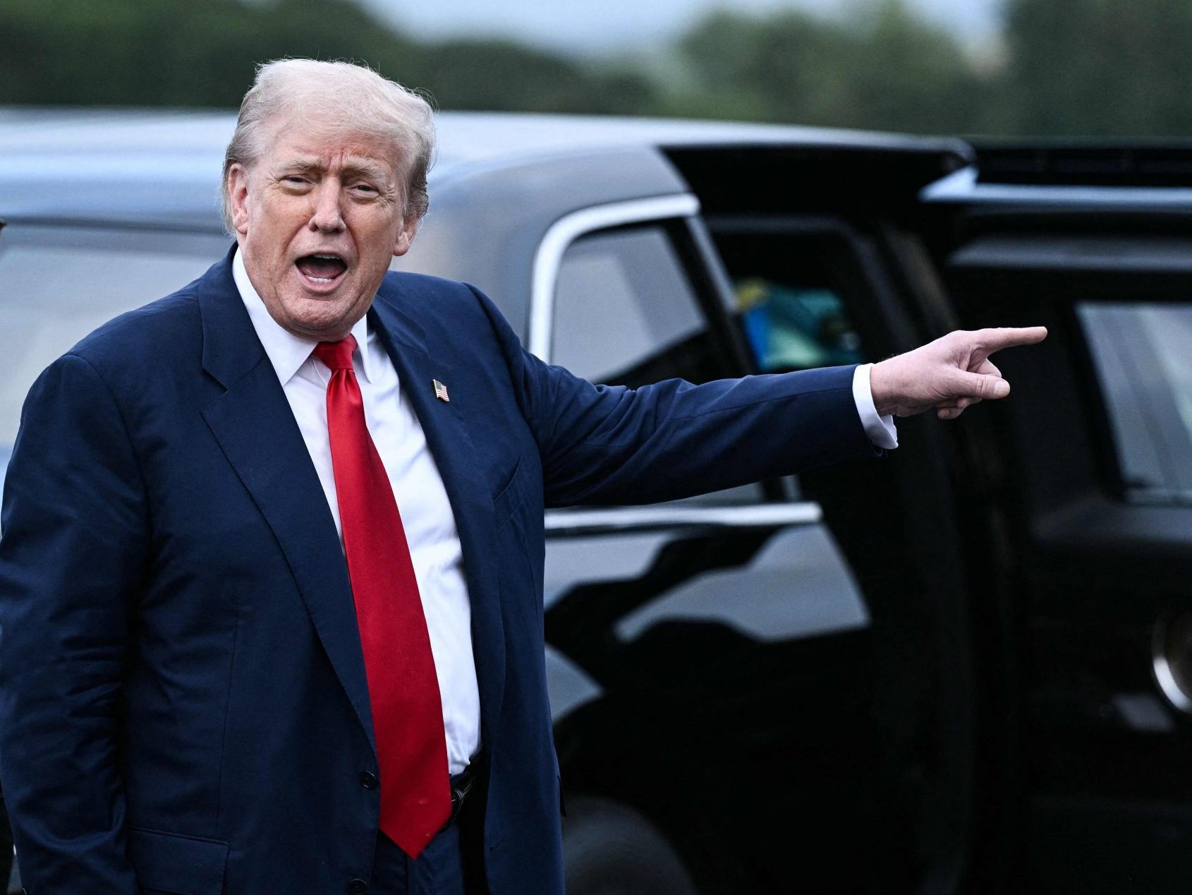 Trump will in Epstein-Affäre die Aufmerksamkeit auf Bill Clinton lenken. Trump will in Epstein-Affäre die Aufmerksamkeit auf Bill Clinton lenken.