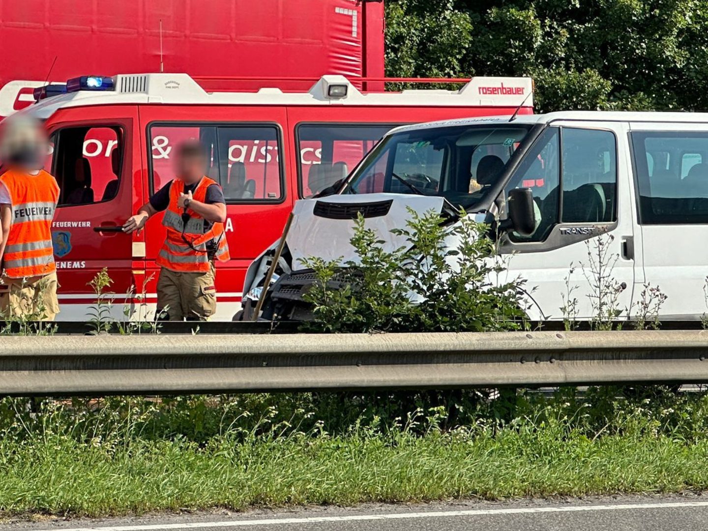 Unfall bei Raststation Hohenems: Lieferbus beschädigt Unfall bei Raststation Hohenems: Lieferbus beschädigt