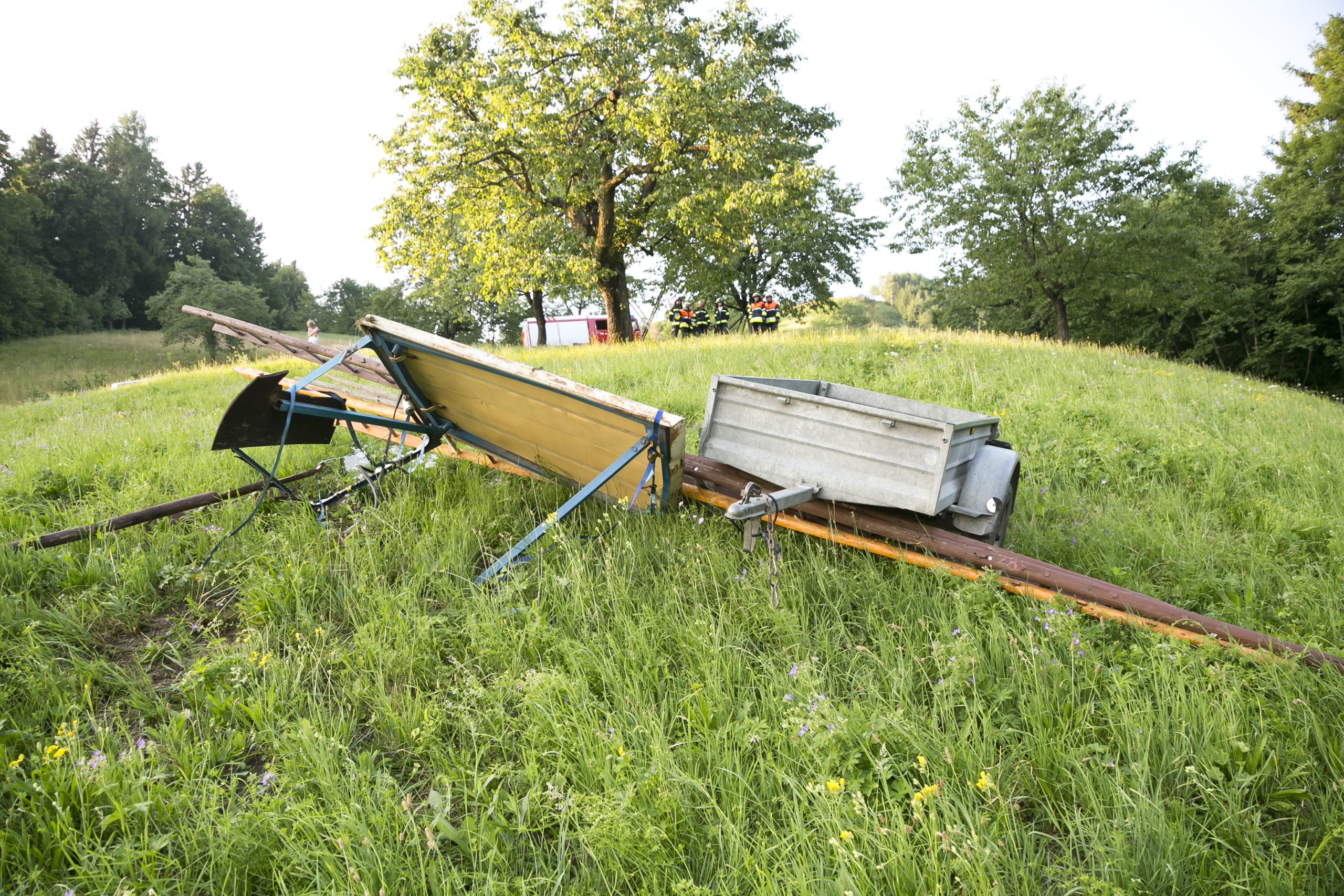 Fraxern am 3.7.2025 VU Verkehrsunfall Arbeitsunfall, Mann ist