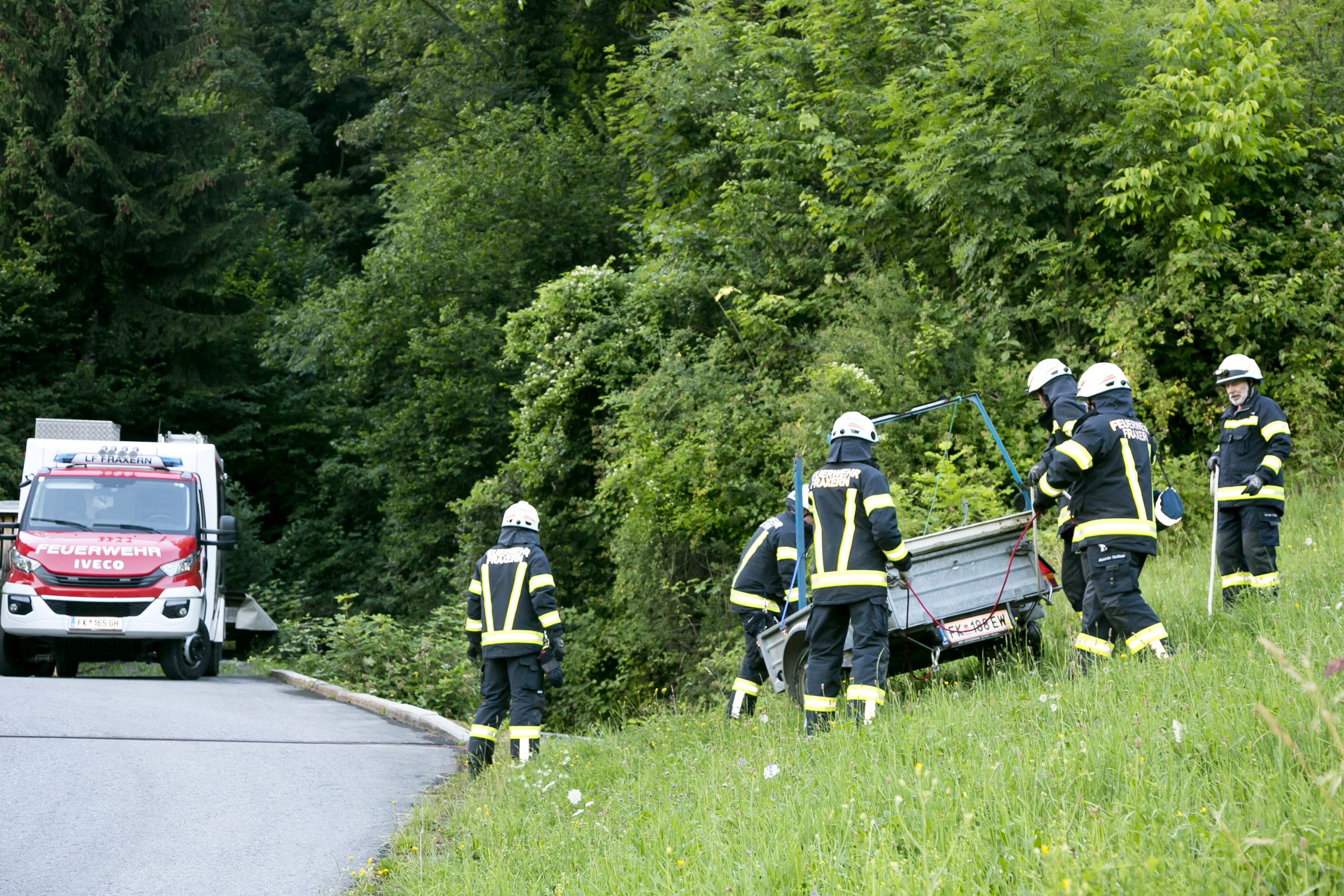 Fraxern am 3.7.2025 VU Verkehrsunfall Arbeitsunfall, Mann ist