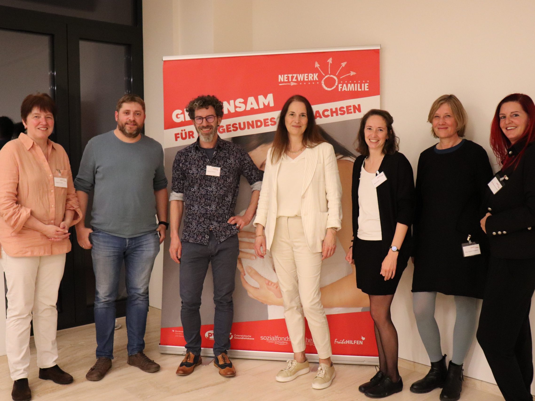 Nicole Strüber (Mitte) mit Angelika Ott (Caritas), Michael Hämmerle (Kaplan Bonetti), Stephan Schirmer (aks), Marie Schübl (Vorarlberger Kinderdorf) und Claudia Salzgeber (aks). Nicole Strüber (Mitte) mit Angelika Ott (Caritas), Michael Hämmerle (Kaplan Bonetti), Stephan Schirmer (aks), Marie Schübl (Vorarlberger Kinderdorf) und Claudia Salzgeber (aks).
