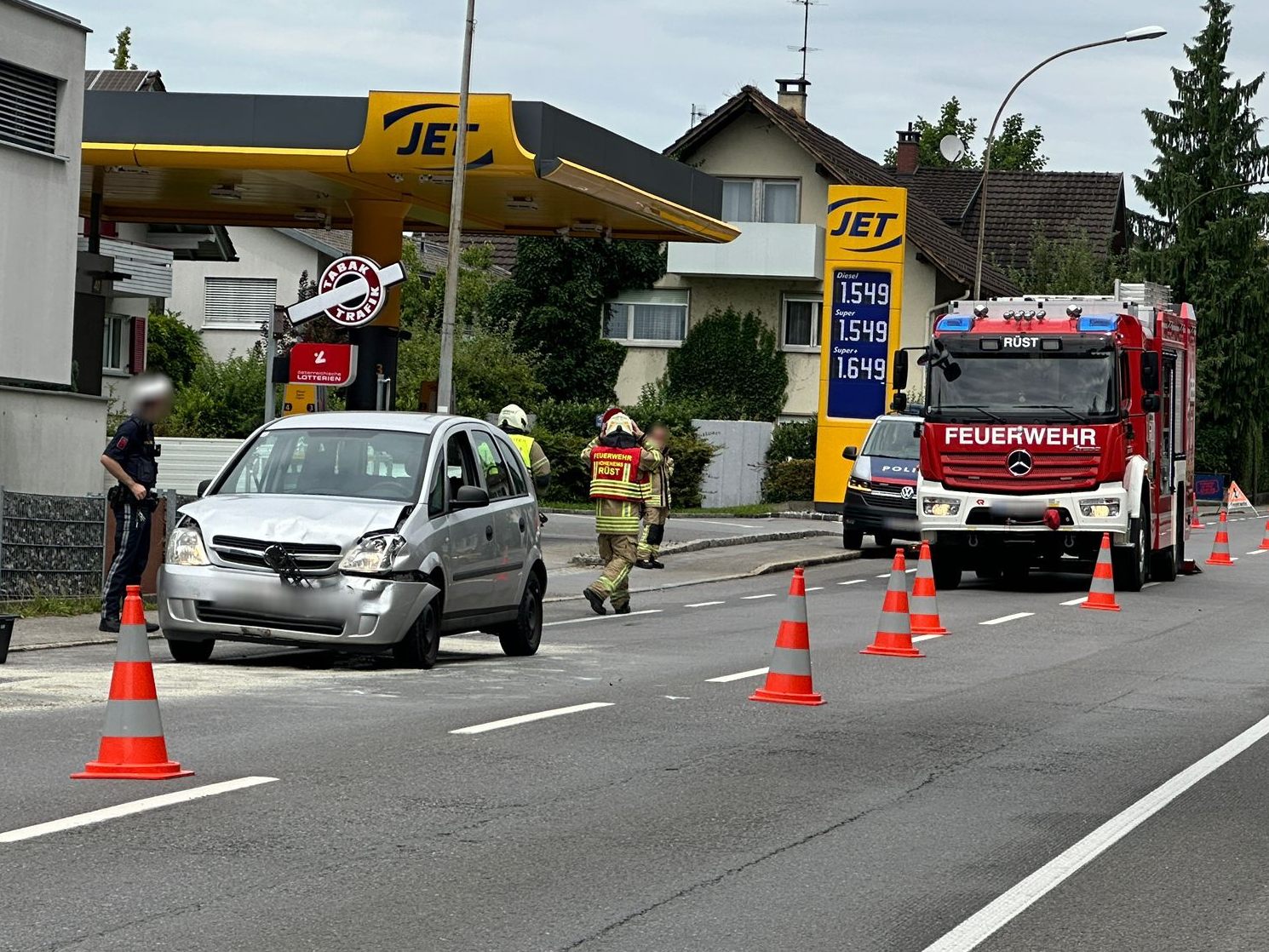 Zwei Verletzte bei Auffahrunfall in Hohenems.