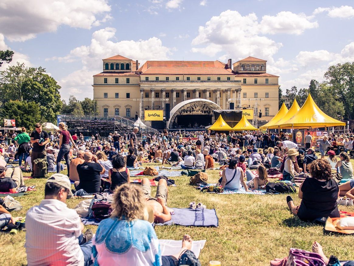 So war das Lovely Days Festival 2025 in Eisenstadt mit Rockklassikern und sommerlicher Festivalstimmung im Schlosspark Esterházy.