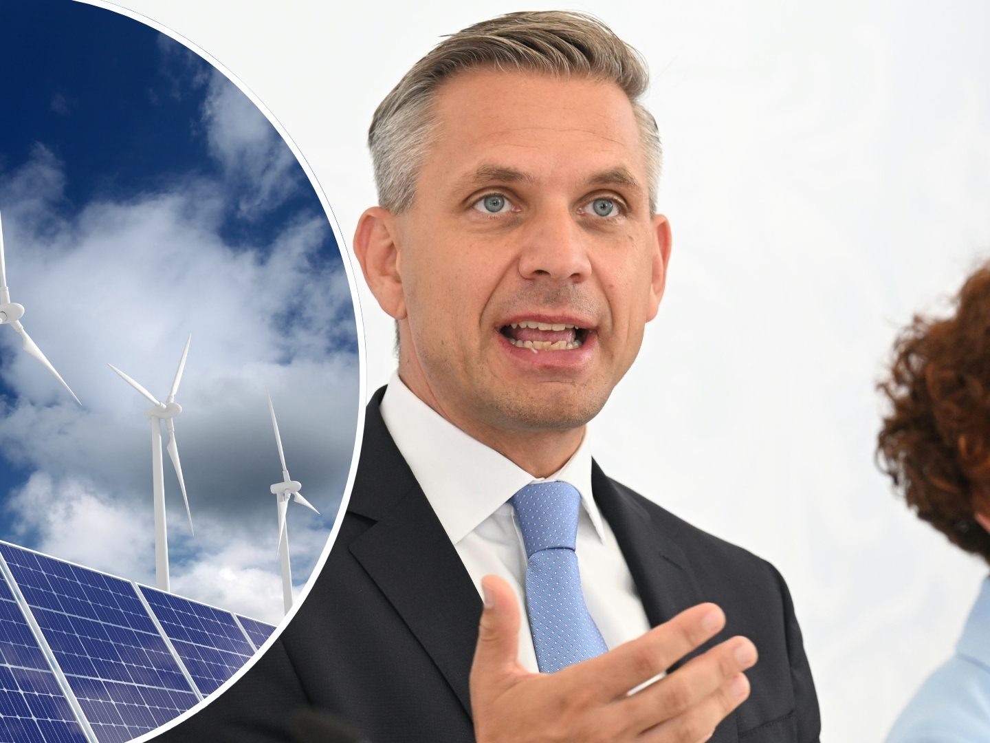 Wirtschaftsminister Wolfgang Hattmannsdorfer (ÖVP) und Staatssekretärin Elisabeth Zehetner präsentierten am Freitag das neue Stromgesetz ElWG. Wirtschaftsminister Wolfgang Hattmannsdorfer (ÖVP) und Staatssekretärin Elisabeth Zehetner präsentierten am Freitag das neue Stromgesetz ElWG.