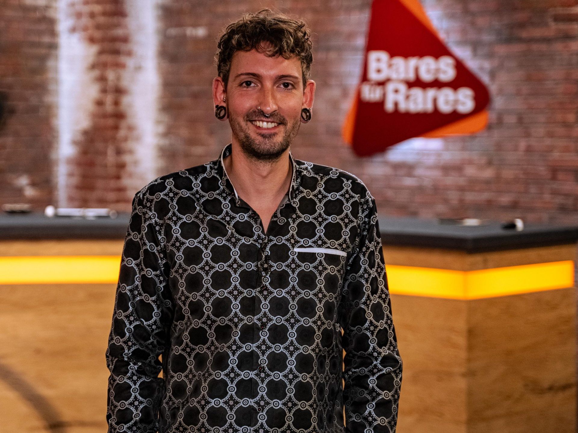 Fabian Kahl von 'Bares für Rares' steht in der Kritik für sein Umweltengagement im Ausland. Er reagiert auf die Vorwürfe via Instagram. Fabian Kahl von 'Bares für Rares' steht in der Kritik für sein Umweltengagement im Ausland. Er reagiert auf die Vorwürfe via Instagram.