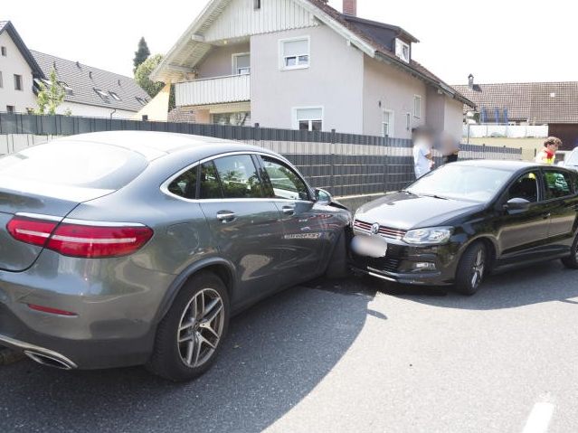 An dem Unfall waren drei Fahrzeuge beteiligt.