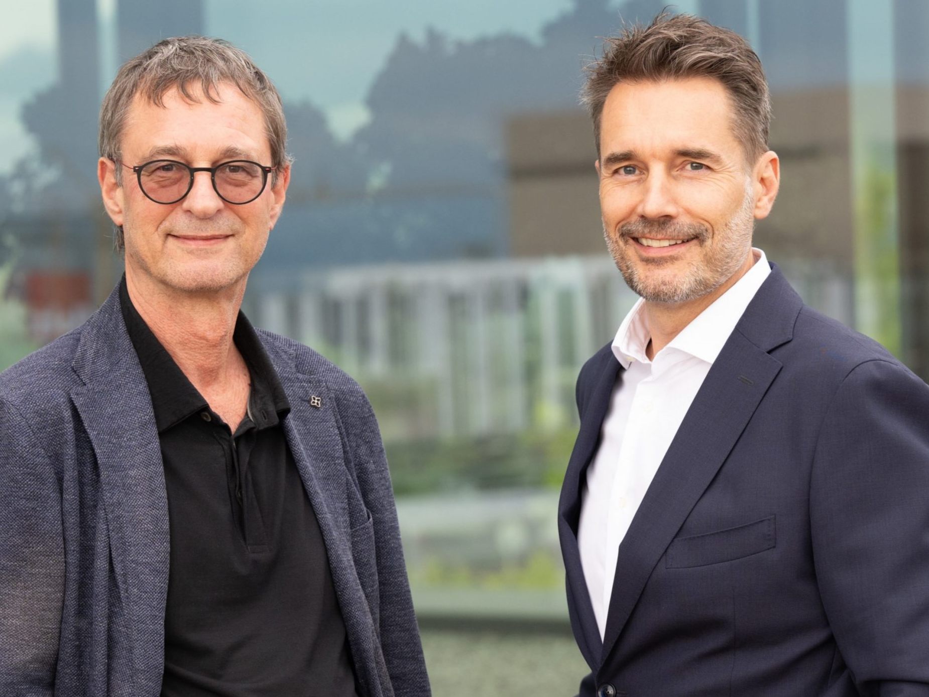 Peter Kloiber (links) geht nach 28 Jahren in der Geschäftsleitung von Gebrüder Weiss in den Ruhestand. Peter Schafleitner, bisher Direktor Produktmanagement Landverkehr beim internationalen Logistikkonzern, rückt in die Geschäftsleitung auf. Peter Kloiber (links) geht nach 28 Jahren in der Geschäftsleitung von Gebrüder Weiss in den Ruhestand. Peter Schafleitner, bisher Direktor Produktmanagement Landverkehr beim internationalen Logistikkonzern, rückt in die Geschäftsleitung auf.