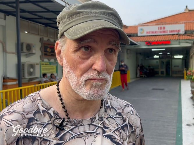 Patrick Naumann spricht über den Tod seiner Frau bei "Goodbye Deutschland". Kritiker werfen Sensationslust vor. Emotionale Einblicke bei VOX. Patrick Naumann spricht über den Tod seiner Frau bei "Goodbye Deutschland". Kritiker werfen Sensationslust vor. Emotionale Einblicke bei VOX.