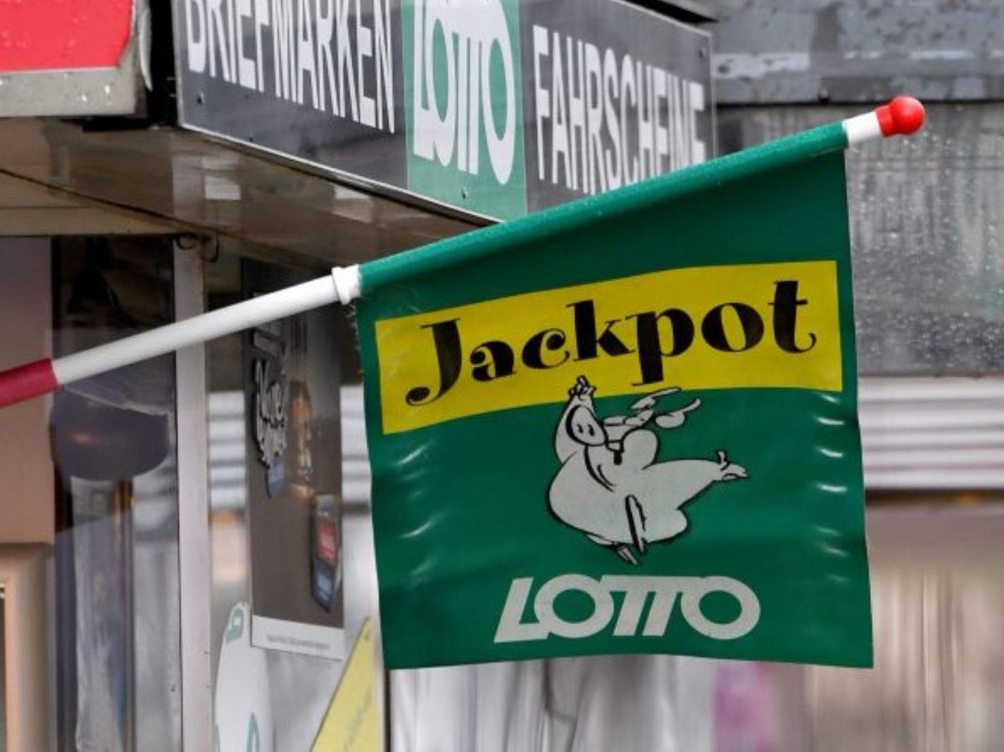 Großgewinn im Lotto? So geht es jetzt weiter. Großgewinn im Lotto? So geht es jetzt weiter.
