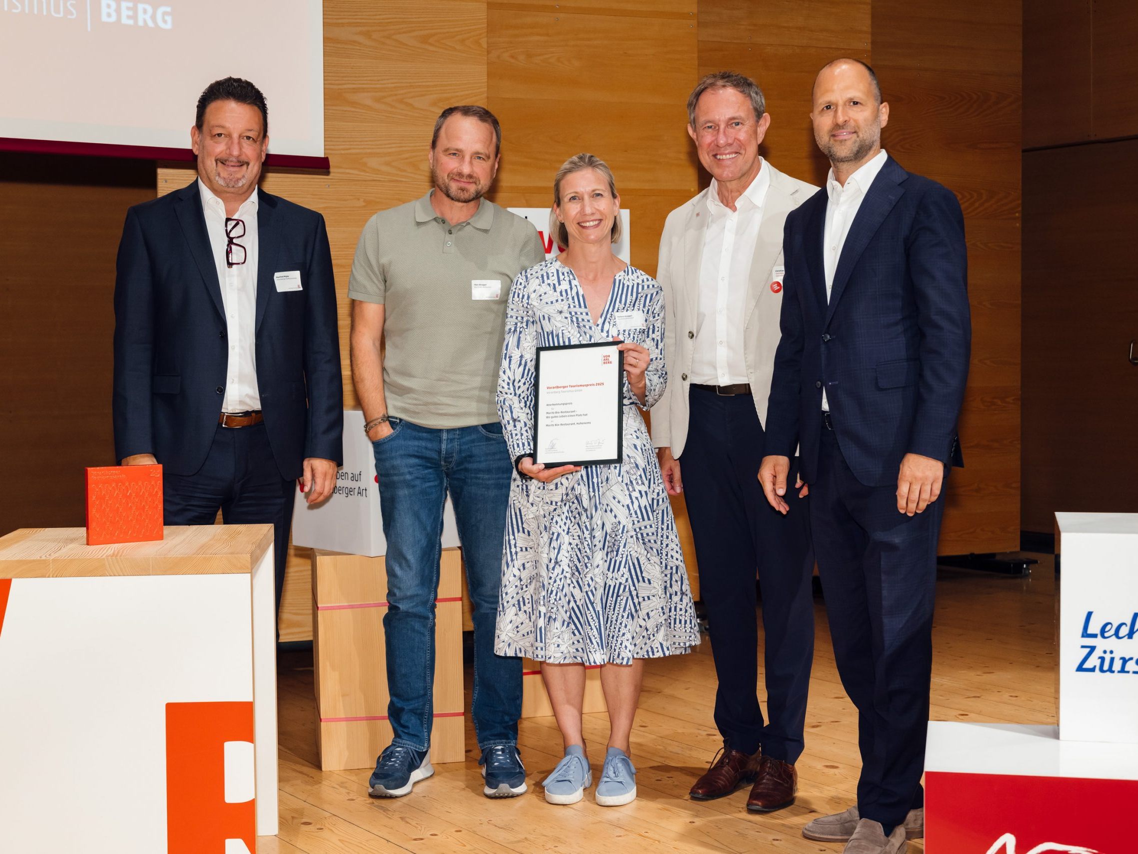 v. l. Manfred Miglar (Raiffeisenbank), Marc und Stefanie Brugger, Christian Schützinger (Vorarlberg Tourismus), LR Marco Tittler