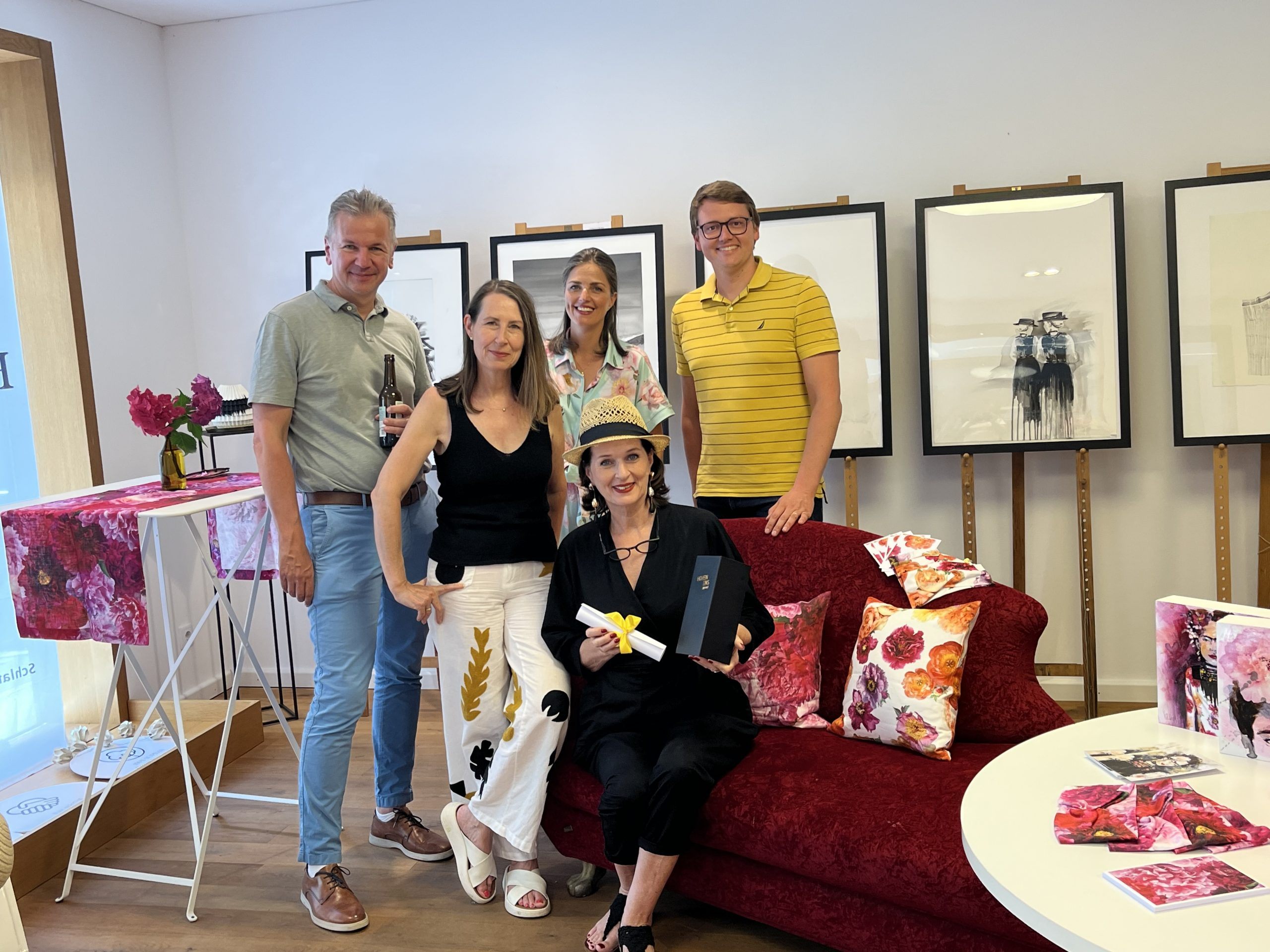 Projektentwickler Markus Schadenbauer (l.) und Stadtmarketing-GF Clemens Osl (r.) zeigten sich begeistert vom neuen Pop-up-Store. Projektentwickler Markus Schadenbauer (l.) und Stadtmarketing-GF Clemens Osl (r.) zeigten sich begeistert vom neuen Pop-up-Store.