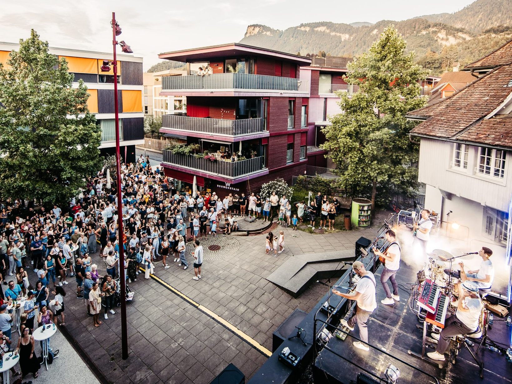 "Rock on the Roof“ mit dem Götzner Trio dabado.