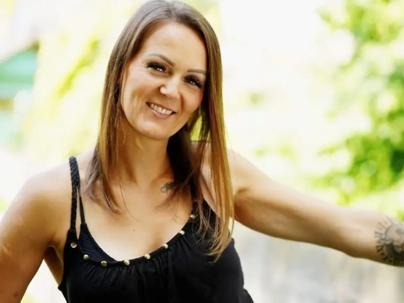Stefanie Hausen reagiert humorvoll auf falsche Todesmeldung. Die "Bauer sucht Frau"-Teilnehmerin ist wohlauf und klärt Missverständnisse auf. Stefanie Hausen reagiert humorvoll auf falsche Todesmeldung. Die "Bauer sucht Frau"-Teilnehmerin ist wohlauf und klärt Missverständnisse auf.