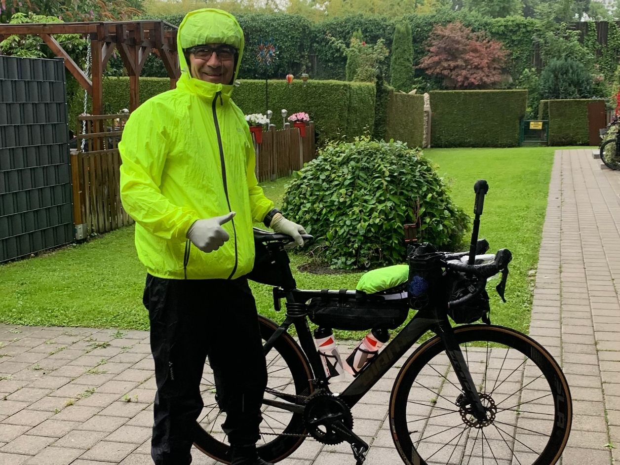 Drago Trailovic fährt mit dem Rennrad nach Kladovo.