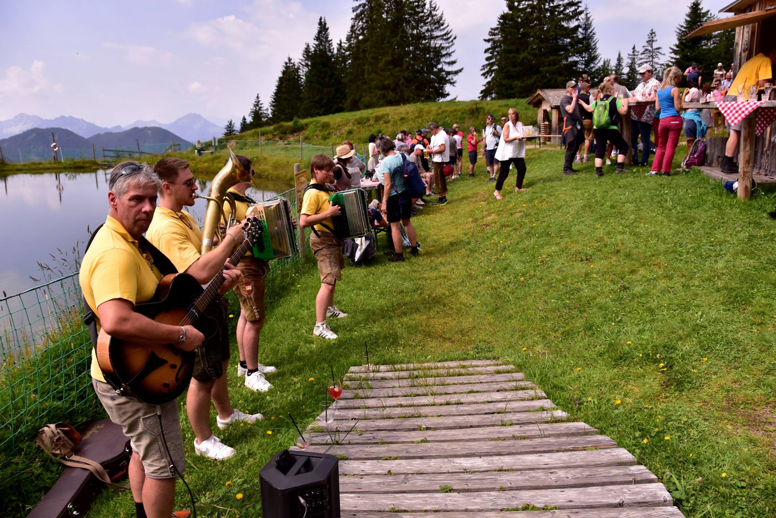 Die Genusswanderung „Running Alpschwein“ hat auch heuer viel Alpenkulinarik zu bieten. Die Genusswanderung „Running Alpschwein“ hat auch heuer viel Alpenkulinarik zu bieten.