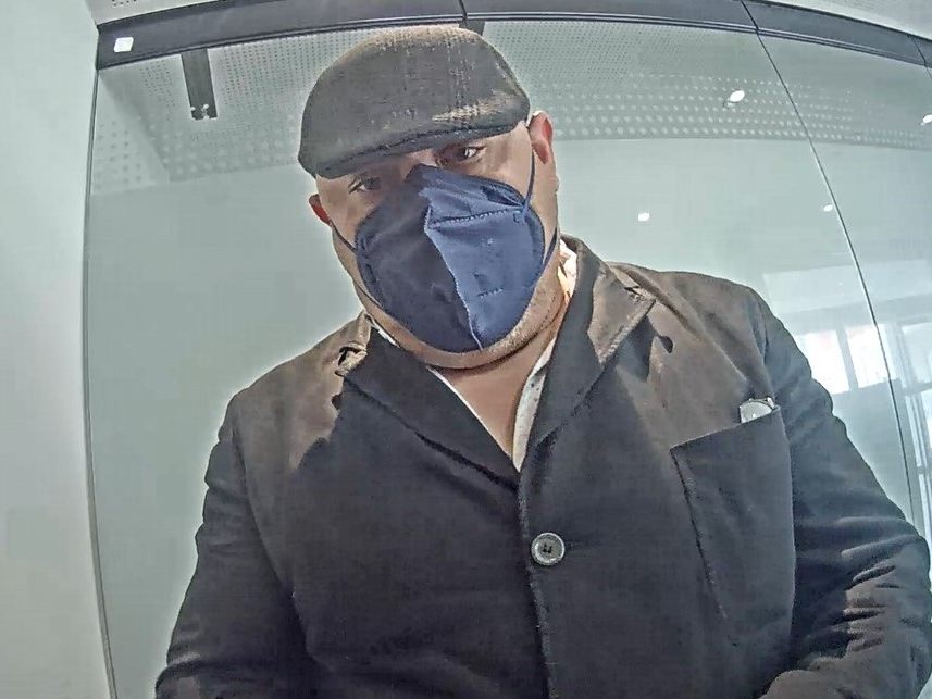 Die Polizei bittet um Hinweise zur Identität dieses Mannes. Die Polizei bittet um Hinweise zur Identität dieses Mannes.