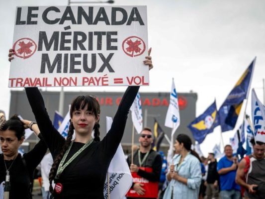 Protest von Belegschaft bei Air Canada in Montreal Protest von Belegschaft bei Air Canada in Montreal