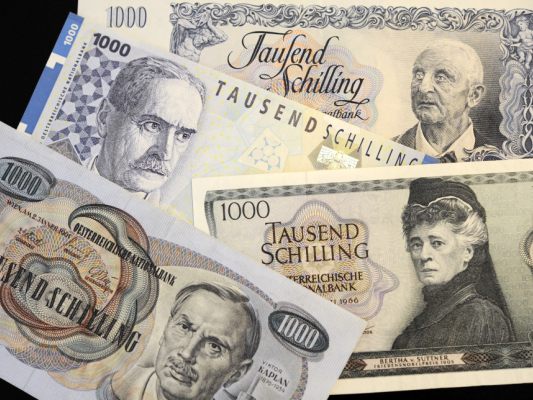 Alte österreichische 1.000-Schilling-Scheine, am Ende vulgo "Blaue" Alte österreichische 1.000-Schilling-Scheine, am Ende vulgo "Blaue"