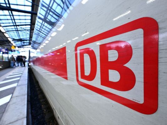 Der Deutschen Bahn droht von Flix Konkurrenz Der Deutschen Bahn droht von Flix Konkurrenz