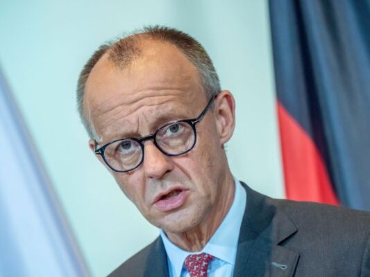 Merz will nichts von öffentlichen Druck wissen Merz will nichts von öffentlichen Druck wissen