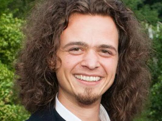 Philipp Genetti kritisiert die Kulturpolitik der Landestheater