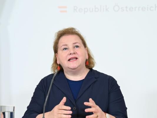 Sozialministerin Schumann: ME/CFS und sonstige PAIS "ernst nehmen"