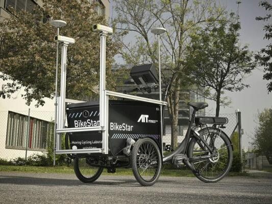 Das AIT-Messfahrrad "BikeStar" ist mit modernster Sensorik ausgestattet Das AIT-Messfahrrad "BikeStar" ist mit modernster Sensorik ausgestattet