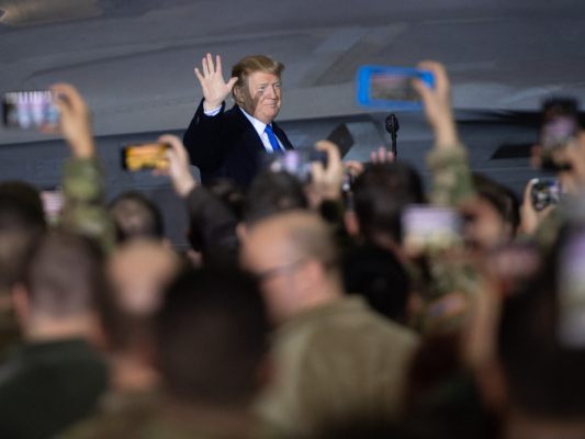 Trump auf Militärbasis Elmendorf-Richardson in Anchorage (Archivbild) Trump auf Militärbasis Elmendorf-Richardson in Anchorage (Archivbild)