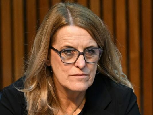 Staatssekretärin Königsberger-Ludwig bei einer Nationalratssitzung