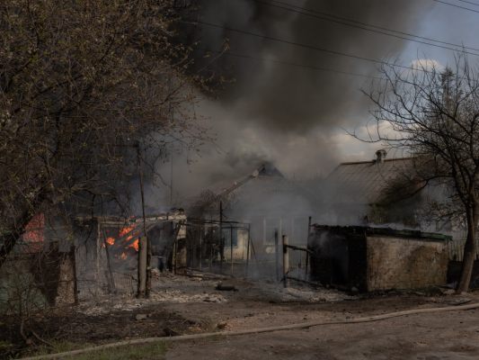 Zerstörte Häuser in der Region Pokrowsk